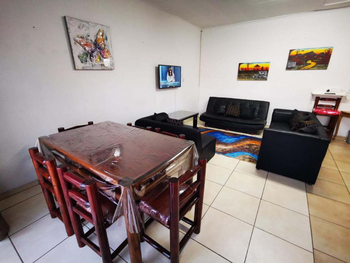 The Yellow Butterfly Vereeniging Extérieur photo