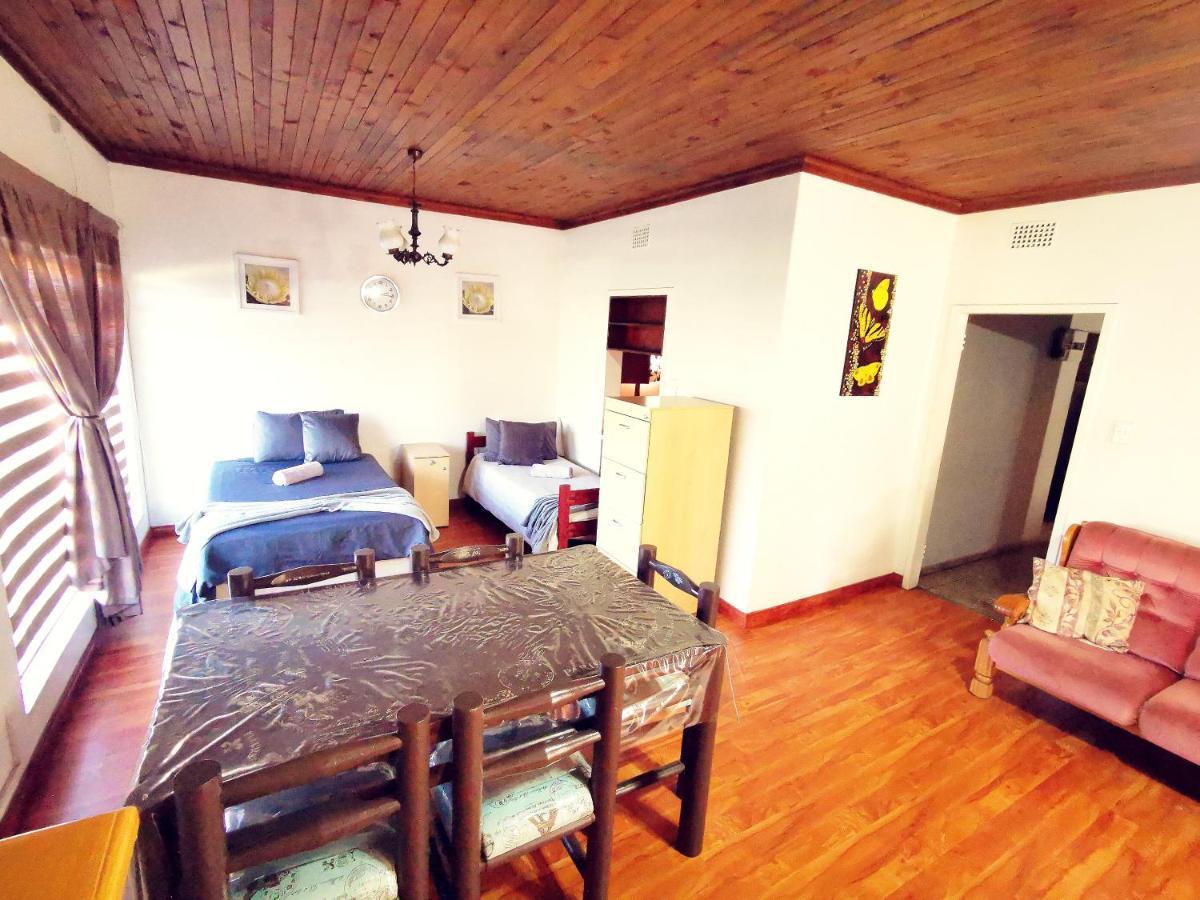 The Yellow Butterfly Vereeniging Extérieur photo