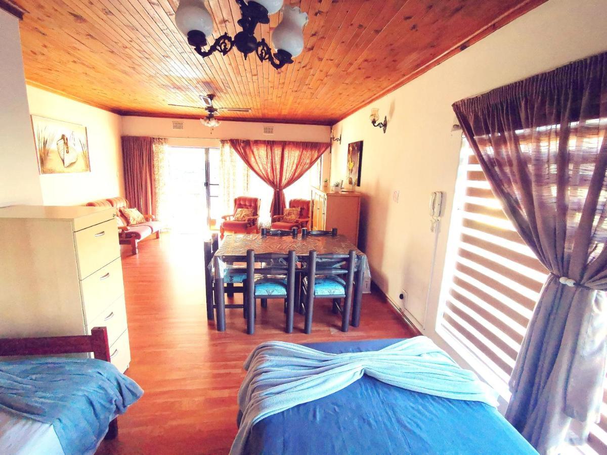 The Yellow Butterfly Vereeniging Extérieur photo